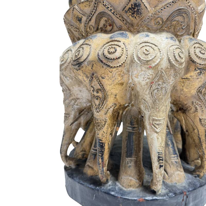 Unterseite einer burmesischen Buddha-Statue aus Holz