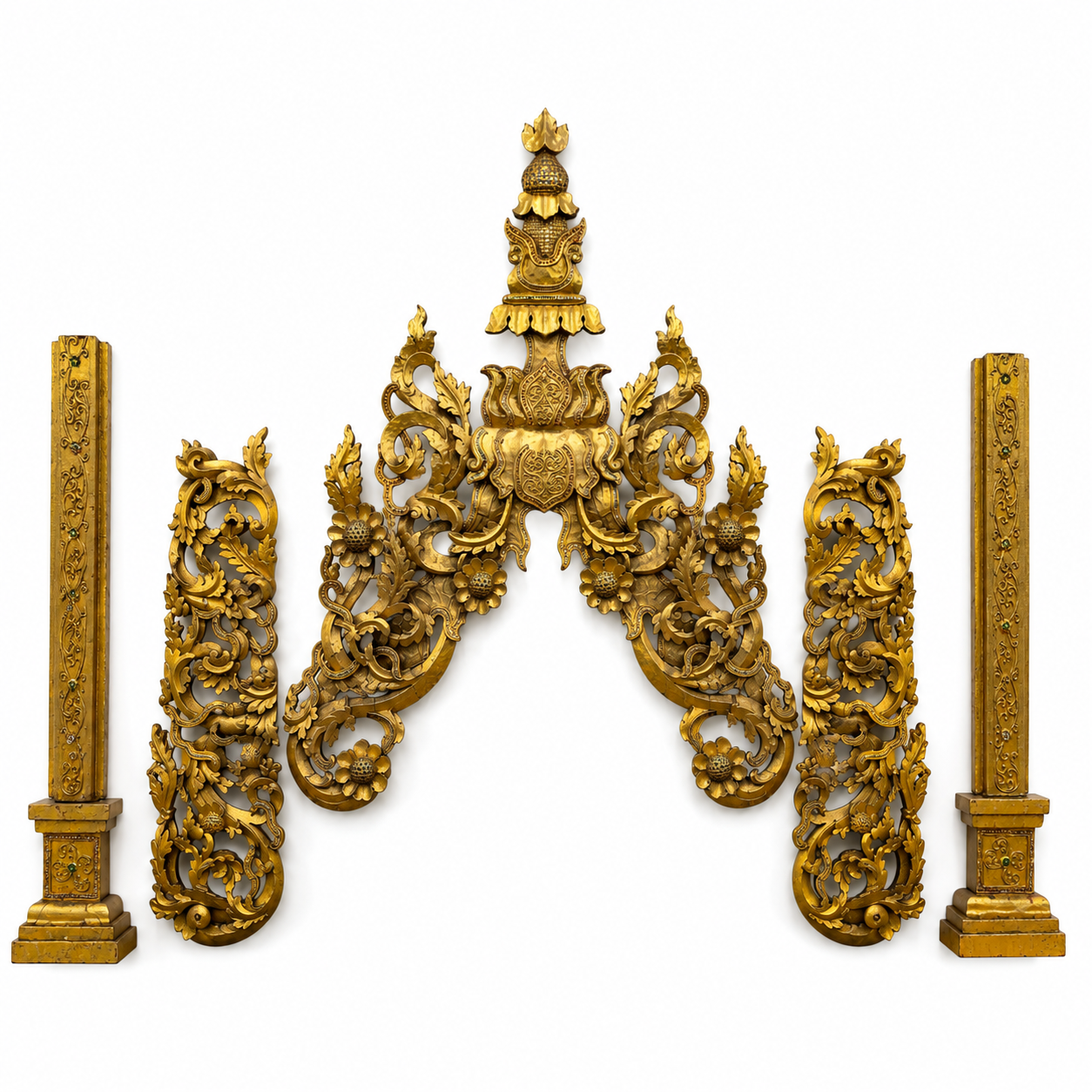Monumentales birmanisches Tempelgiebel-Ensemble im Mandalay-Stil – Ansicht 1