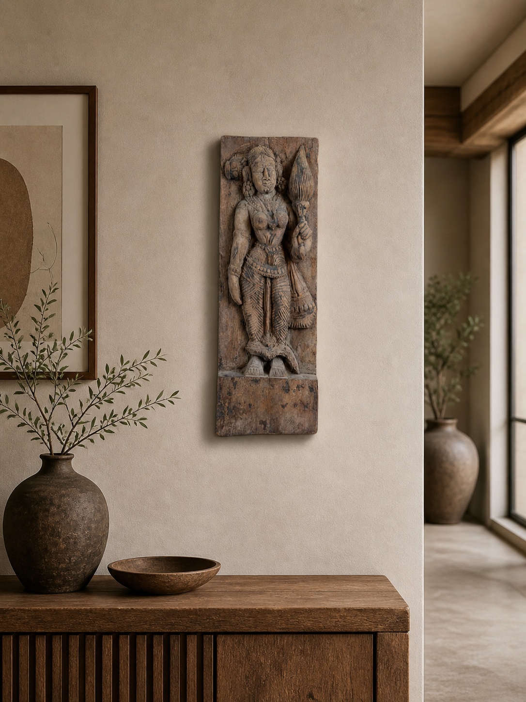 Handgeschnitztes Tempelrelief der Göttin Lakshmi

