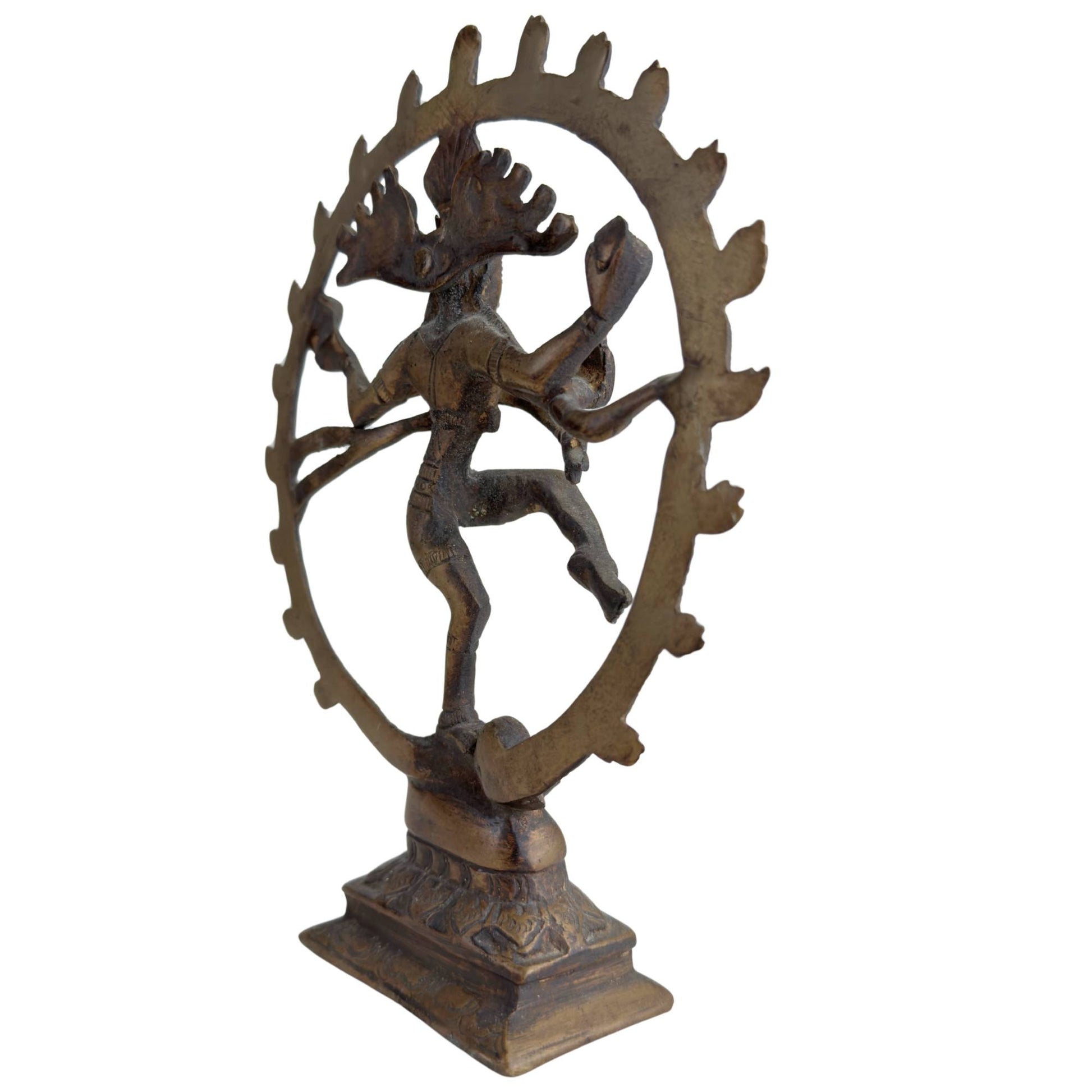 Indische Nataraja-Statue auf traditionellem Lotussockel mit feinen Details