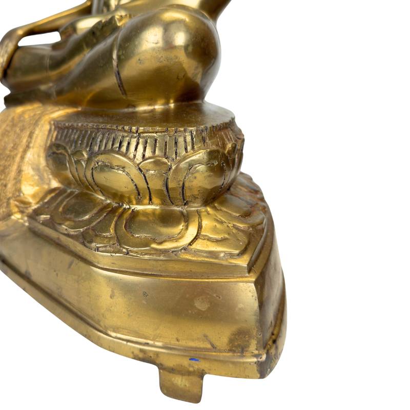 Ein thailändischer Buddha von hohem Wert, ein Prunkstück für den anspruchsvollen Kunstsammler.