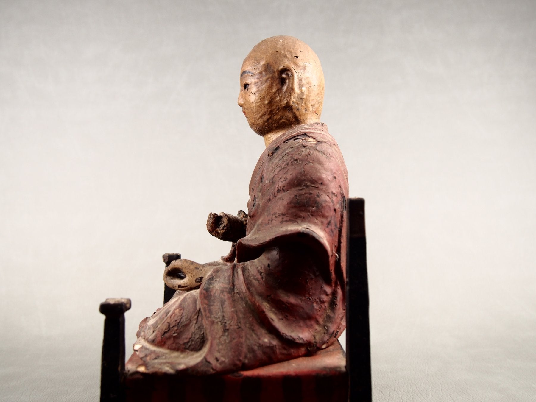 Buddhistische Statue in einem japanischen Schrein