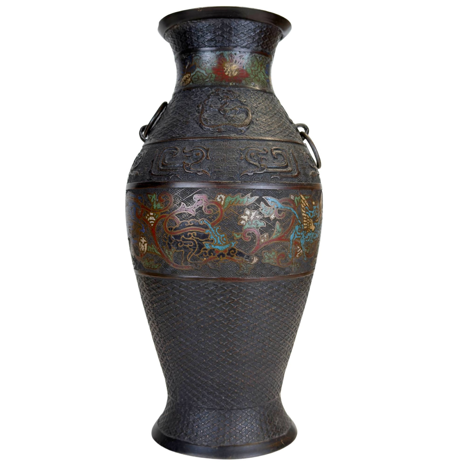 Große japanische Champlevé-Vase aus Bronze mit farbenfrohen Fabelwesen, dunkel patinierter Bronze und dekorativem Emailleband