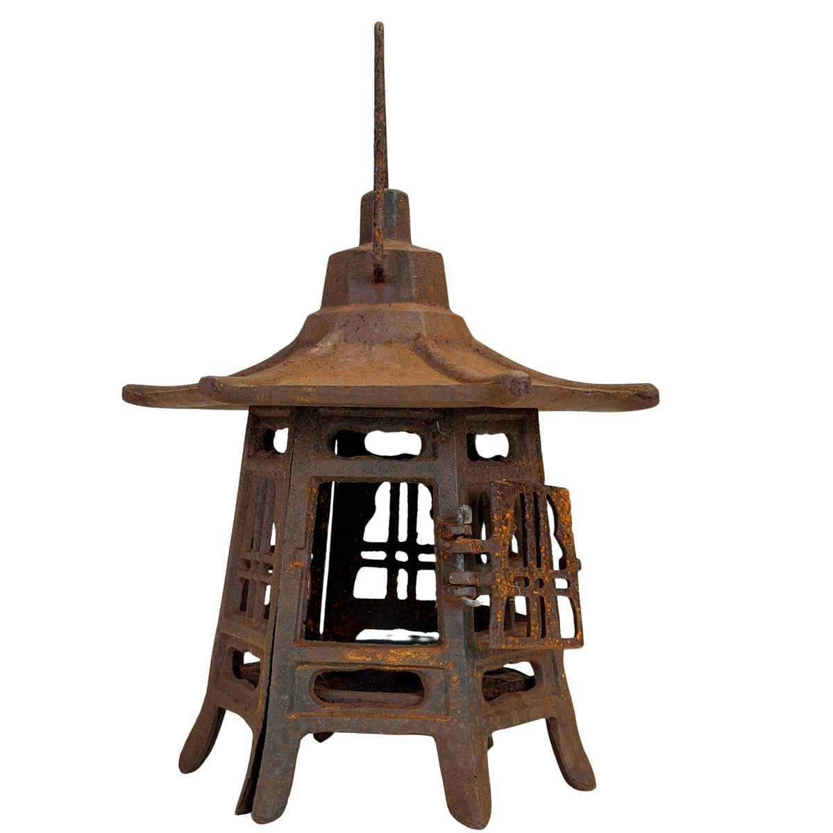 Rückansicht der japanischen Tōrō-Tempellaterne aus Gusseisen mit verwitterter Patina