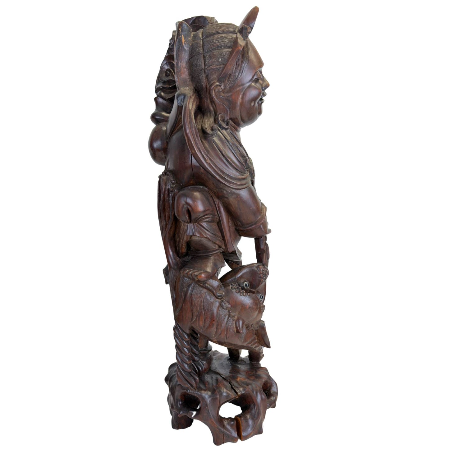 Detaillierte Holzstatue des japanischen Gottes Ebisu mit einem Fisch
