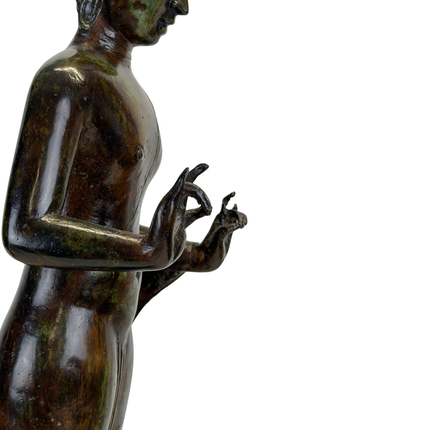 Seitenansicht, die die strukturelle Integrität der Skulptur nach der professionellen Harzstabilisierung hervorhebt.