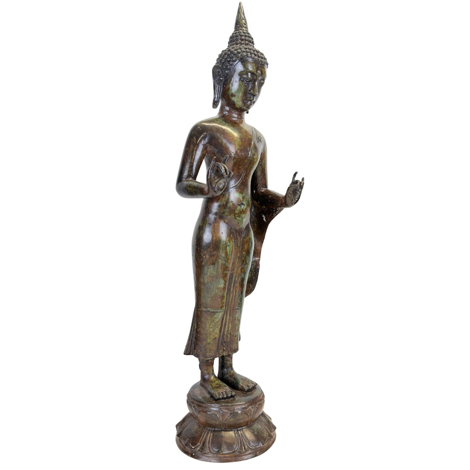 Seitenansicht des antiken Buddha, die die fließenden Linien und die authentische Malachitpatina zeigt.