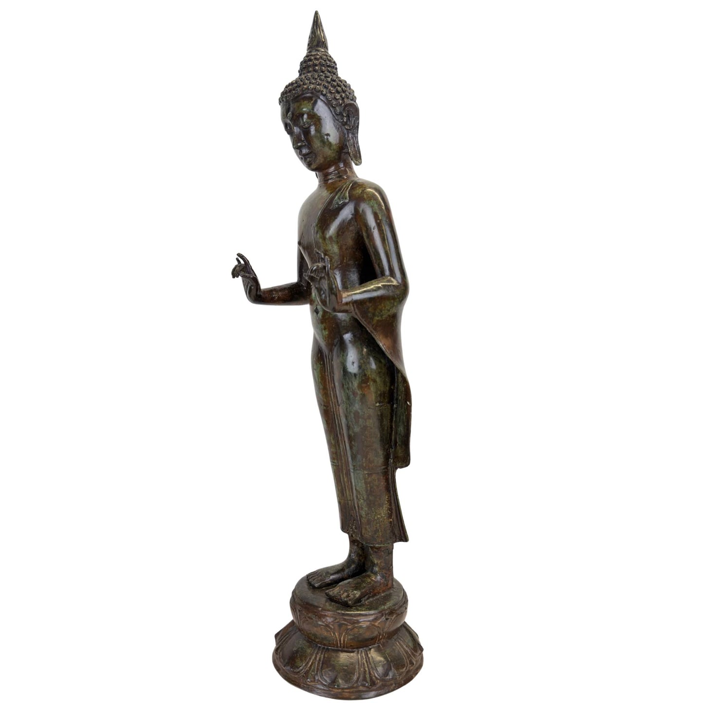 Seitenansicht, die die elegante Formensprache des Majapahit-Revivals und die historische Bewahrung hervorhebt.