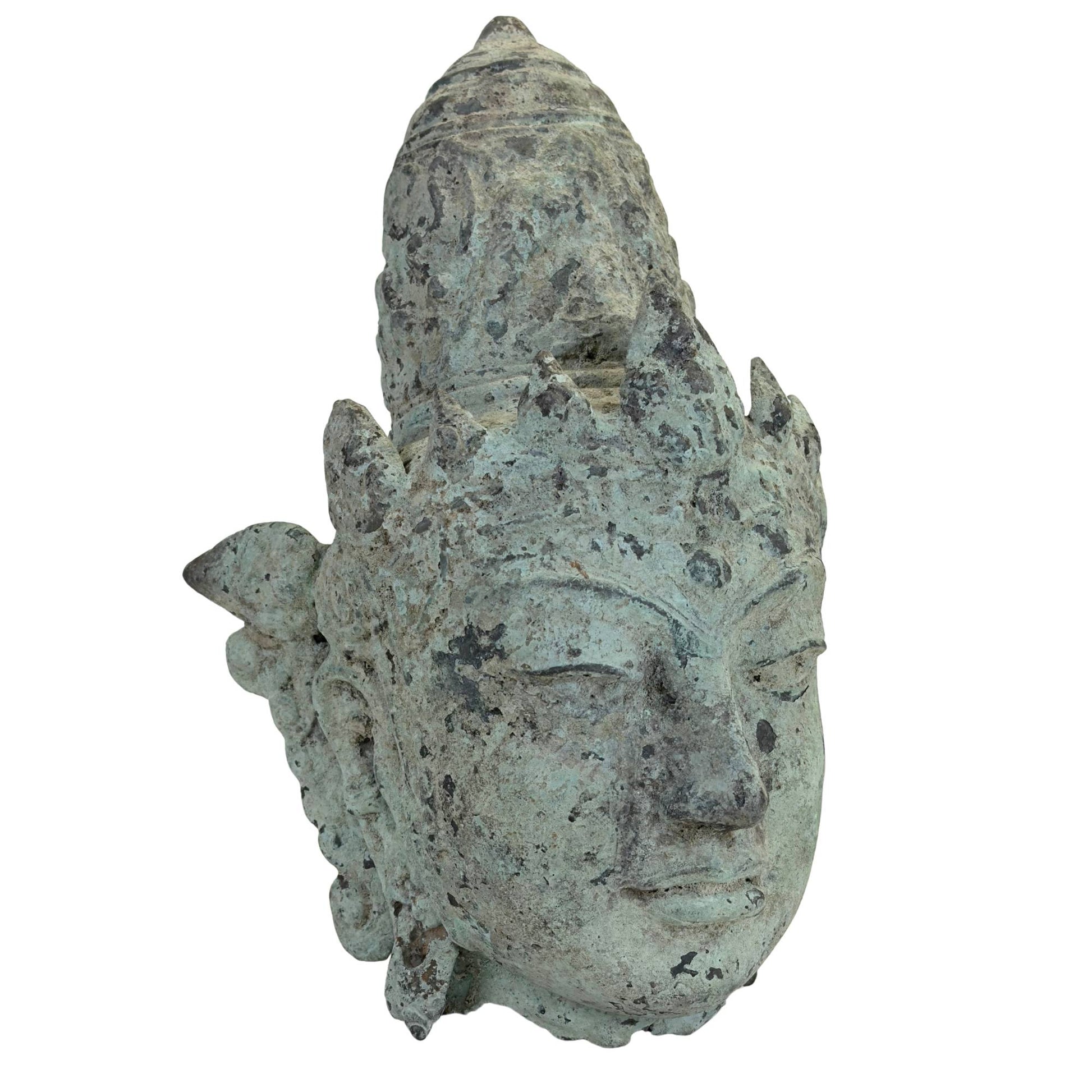 Antikes javanisches Vishnu-Kopffragment mit starker grüner Oxidation und alter Patina