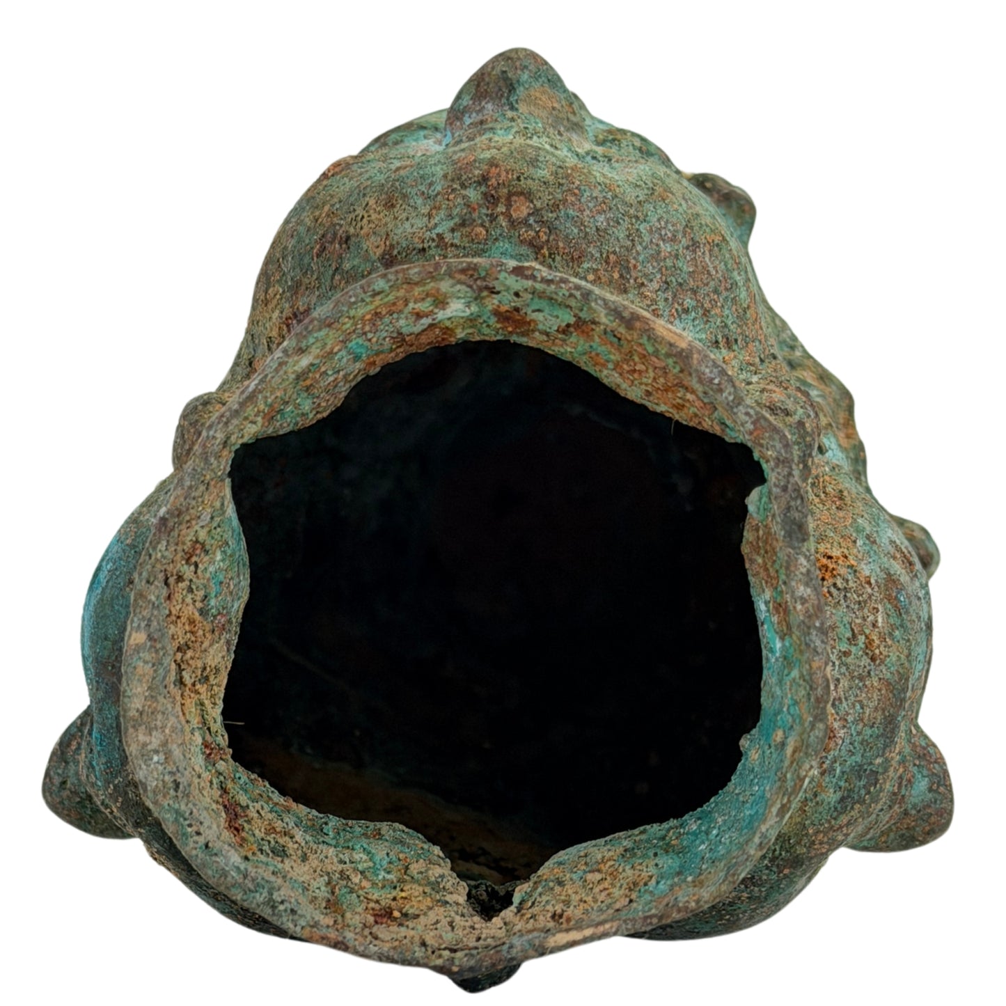 Rückseite eines dreiköpfigen Tempelfragments im Khmer-Stil