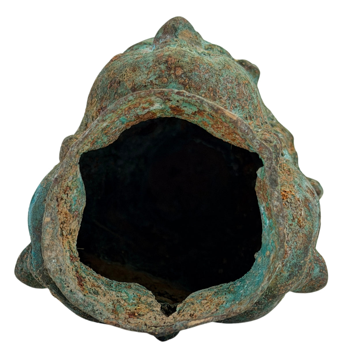 Rückseite eines dreiköpfigen Tempelfragments im Khmer-Stil