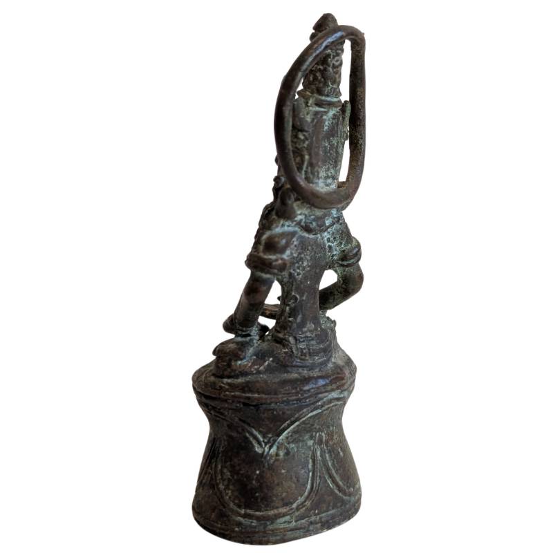 Lokeshvara mit hoher Krone im Khmer-buddhistischen Stil