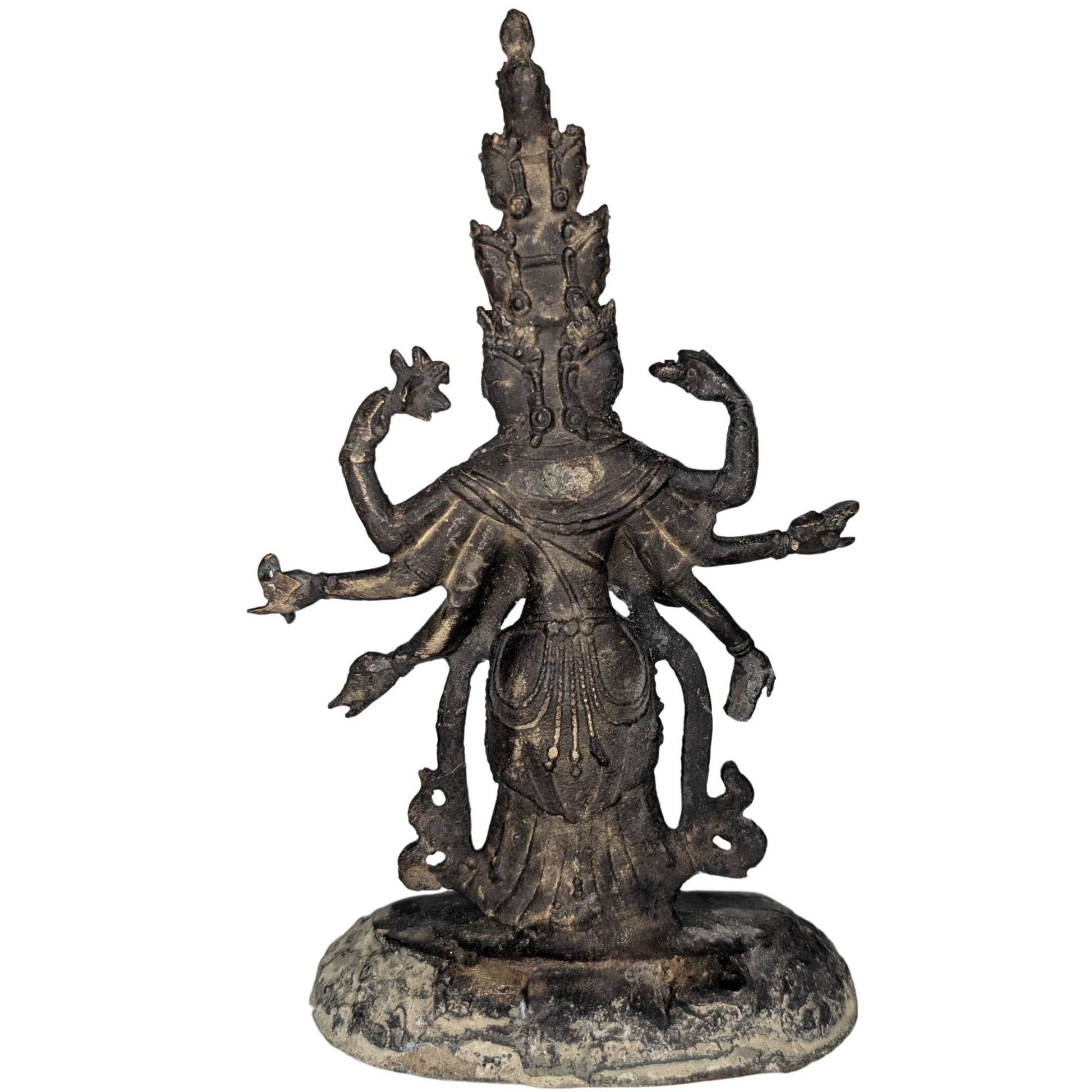 Vorderansicht der kleineren, 19 cm großen Sahasrabhuja-Figur aus Westtibet.