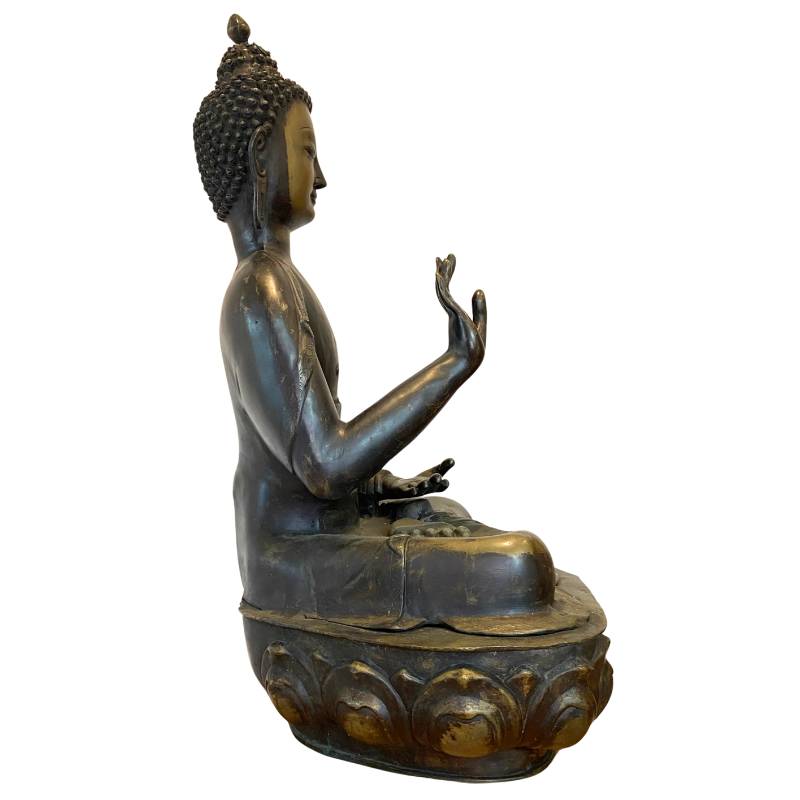 Buddha von Ladakh aus feuervergoldeter Bronze aus dem 18. Jahrhundert, Frontalansicht