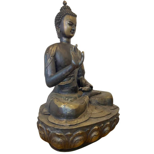 Ladakh-Buddha aus Bronze aus dem 18. Jahrhundert mit alter Patina und sichtbarer Rückseite