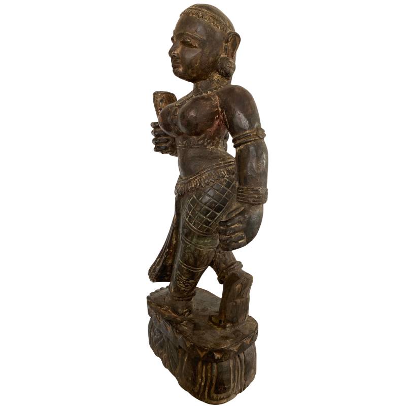 Lakshmi-Statue aus Holz, Nepal, Newar-Tradition, mit sichtbaren Resten alter roter und schwarzer Polychromie