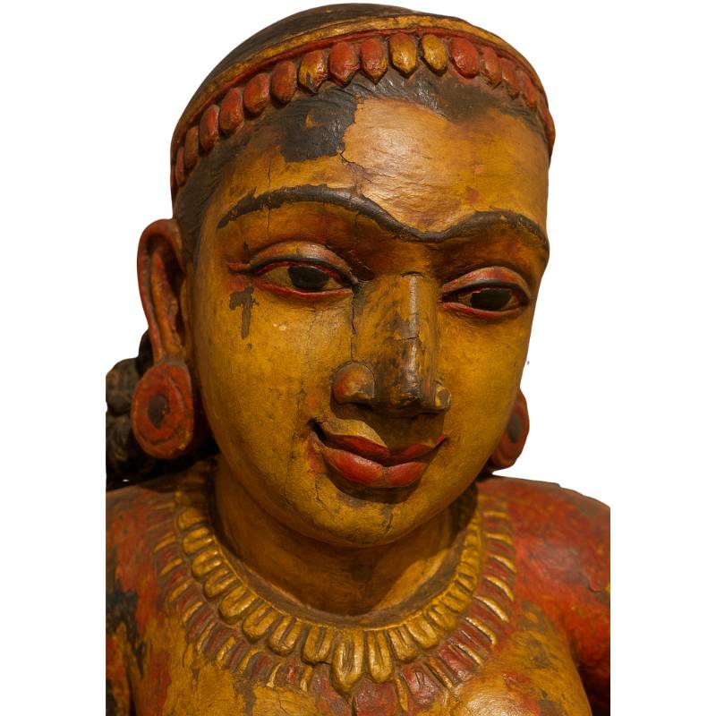 Rekonstruktion einer Lakshmi-Statue der nepalesischen Newar mit originaler Polychromie und Vergoldung