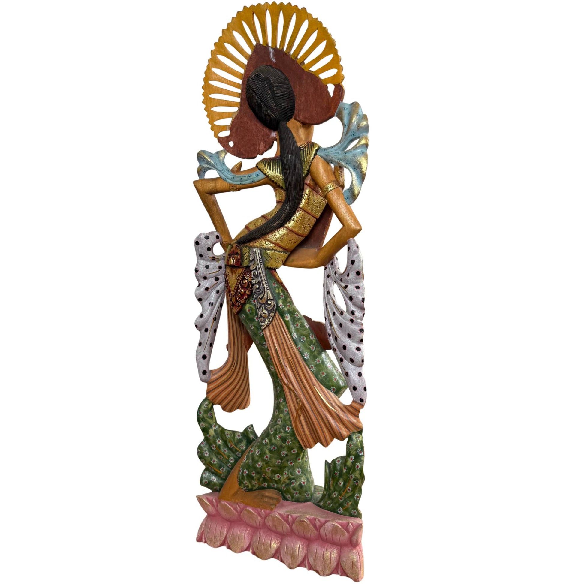 Der Lotussockel der Statue ist ein Symbol für spirituelles Wachstum und makellose Schönheit.