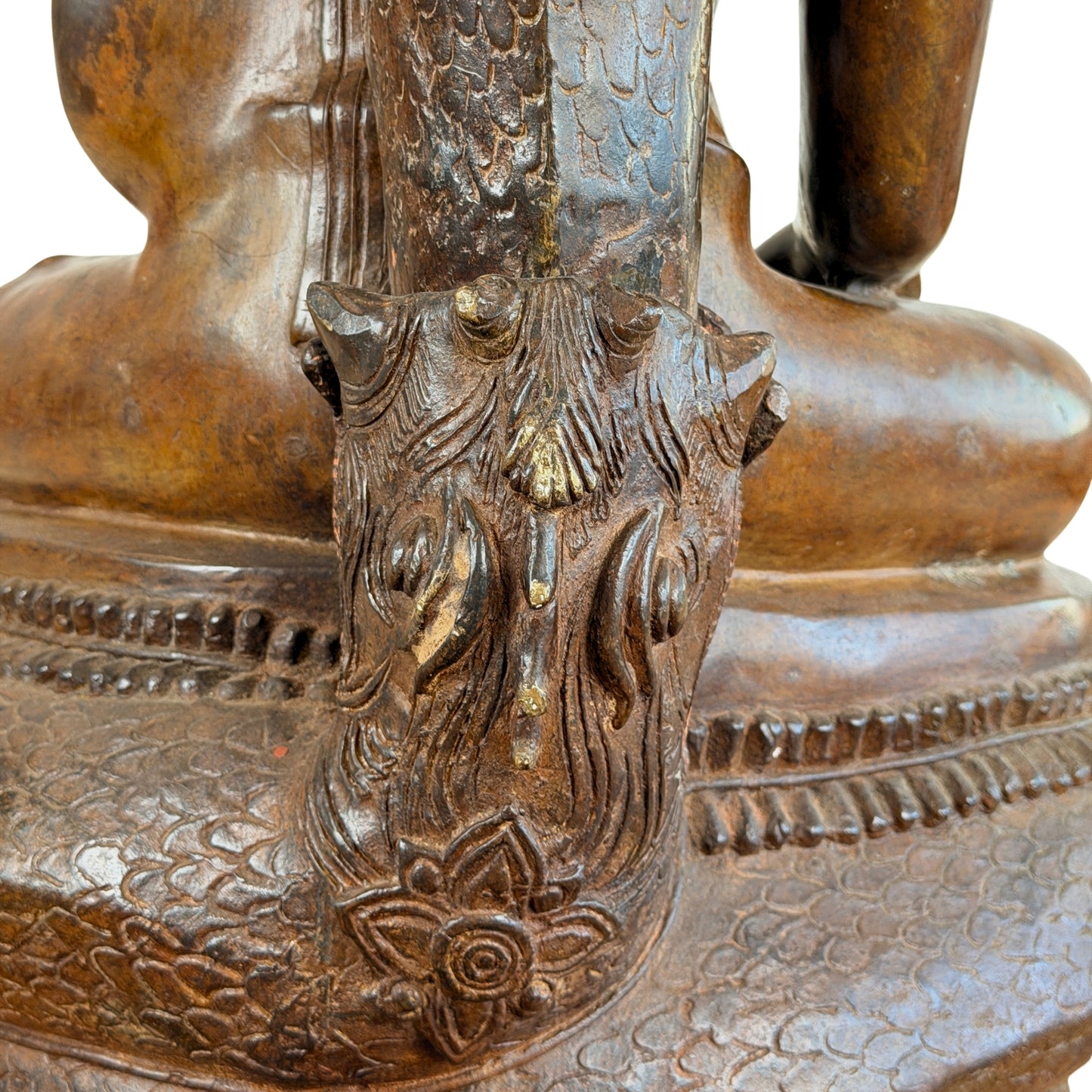 Detail der Rückseite der Naga-Basis mit stilisiertem Schlangenelement und integrierter mechanischer Steckverbindung für den Baldachin