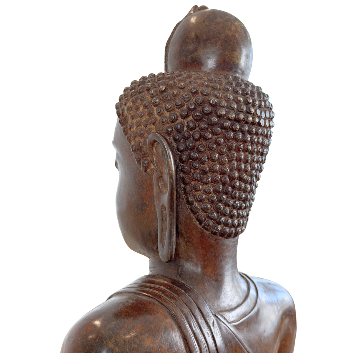 Rückansicht von Kopf und Nacken des bronzenen Buddha Muchalinda mit dicht gesetzten Haarlocken, langem Ohrläppchen und glatter Ushnisha
