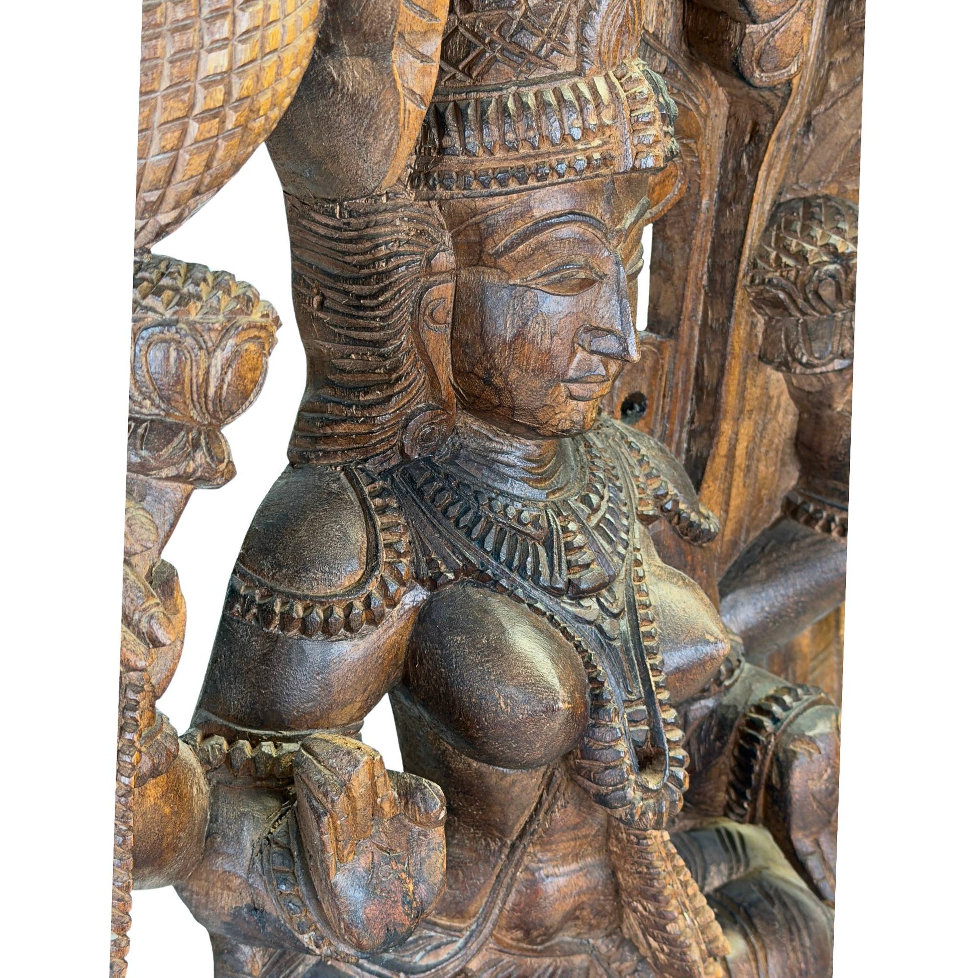 Nahaufnahme der charakteristischen mandelförmigen Fischaugen der Göttin Meenakshi Amman