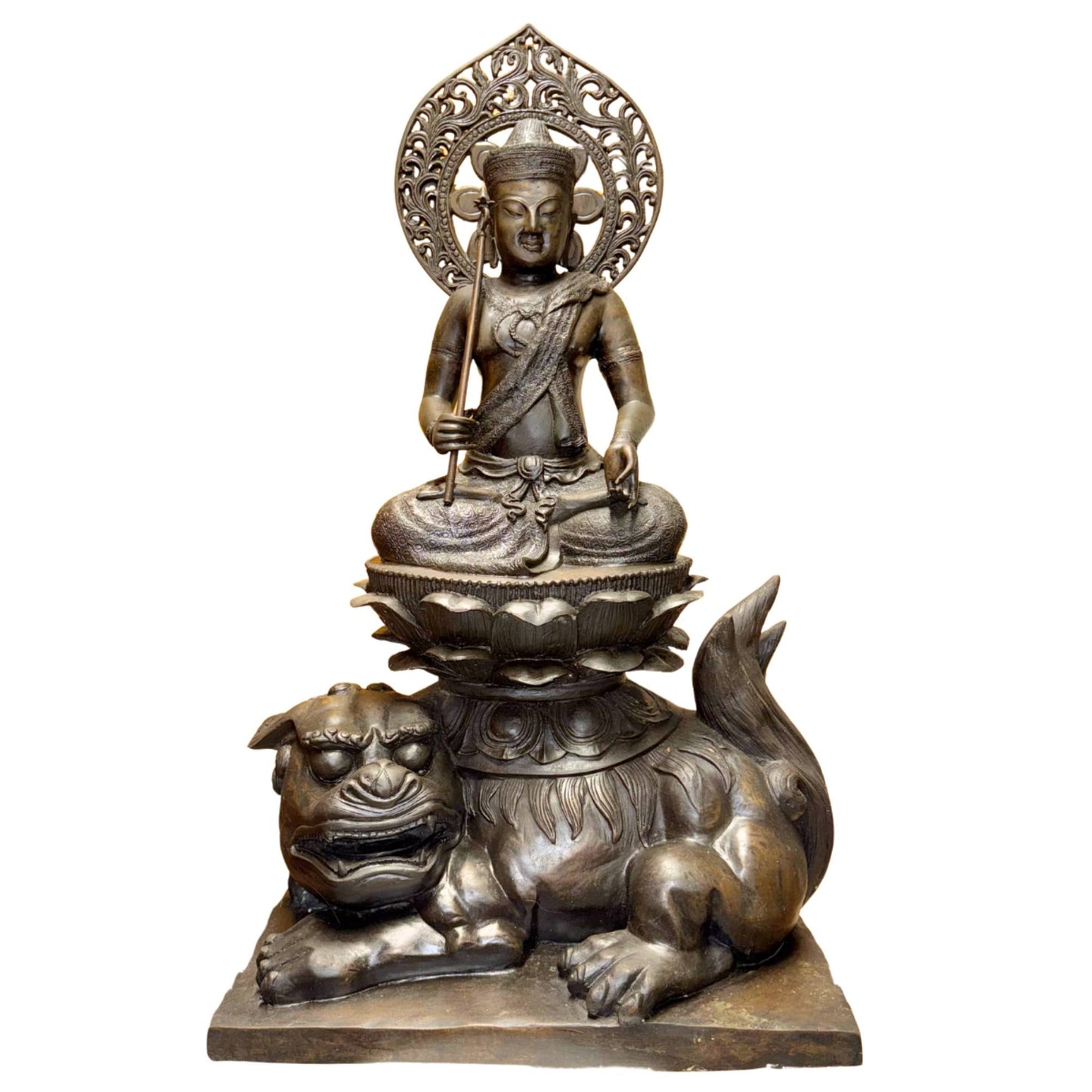 Monumentale Bronzestatue von Wenshu Pusa auf einem Löwen als Symbol für Weisheit, Einsicht und Schutz