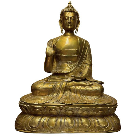 Monumentale, vergoldete tibetische Shakyamuni-Buddha-Statue als Symbol für Schutz, Frieden und spirituelle Sicherheit