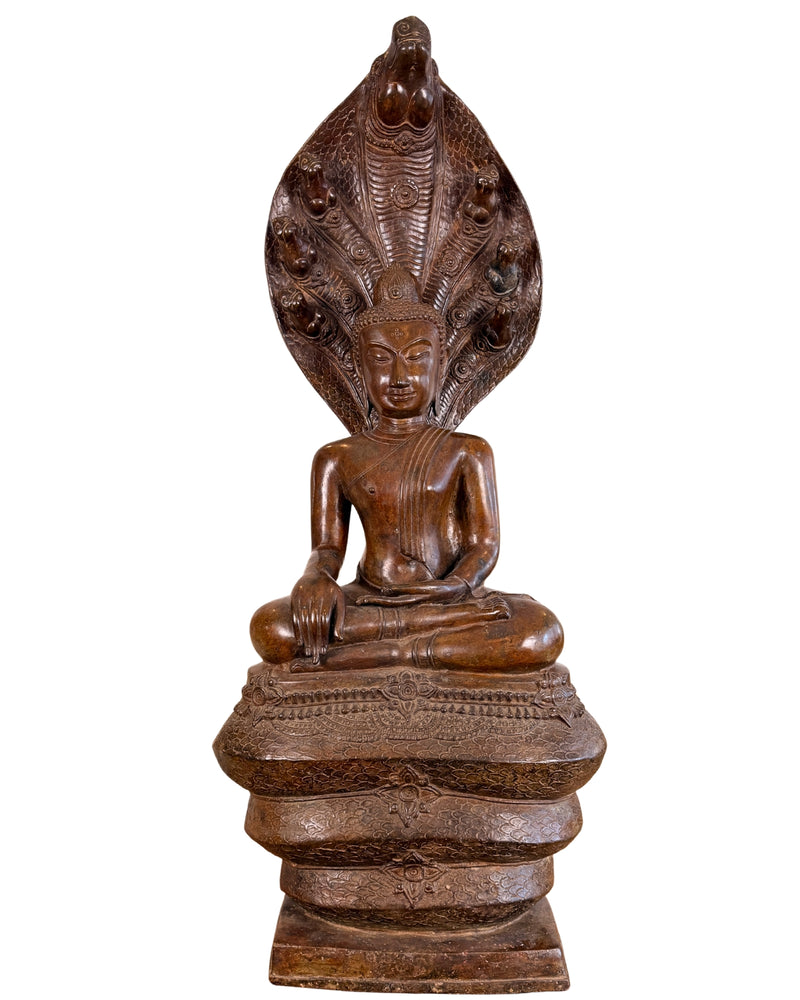 Monumentaler Muchalinda-Buddha aus Thailand – Bronze, 122 cm – 13./14. Jahrhundert - Thailändische Buddha Statue