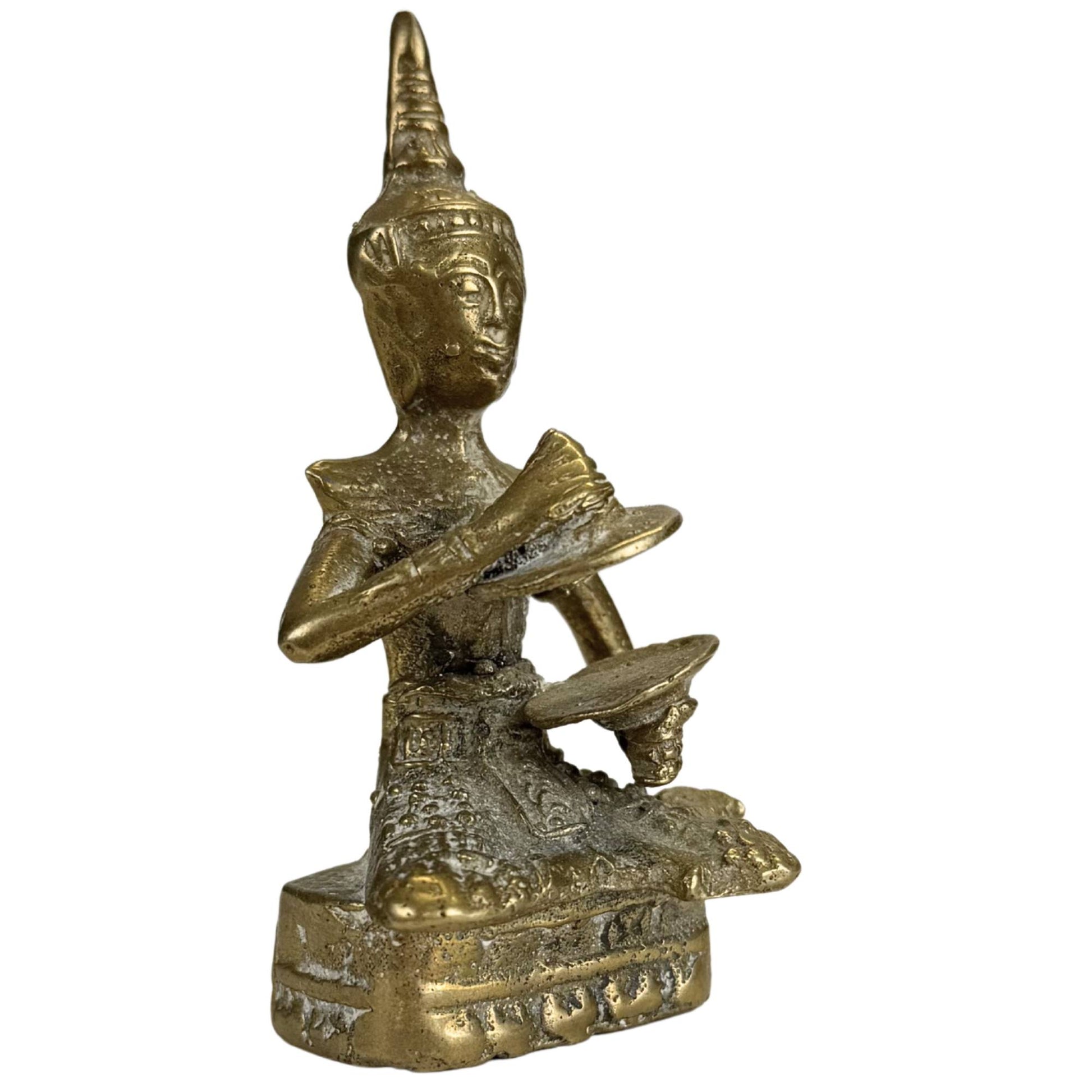 Kleine thailändische Bronzefigur eines Musikers mit traditionellem Instrument