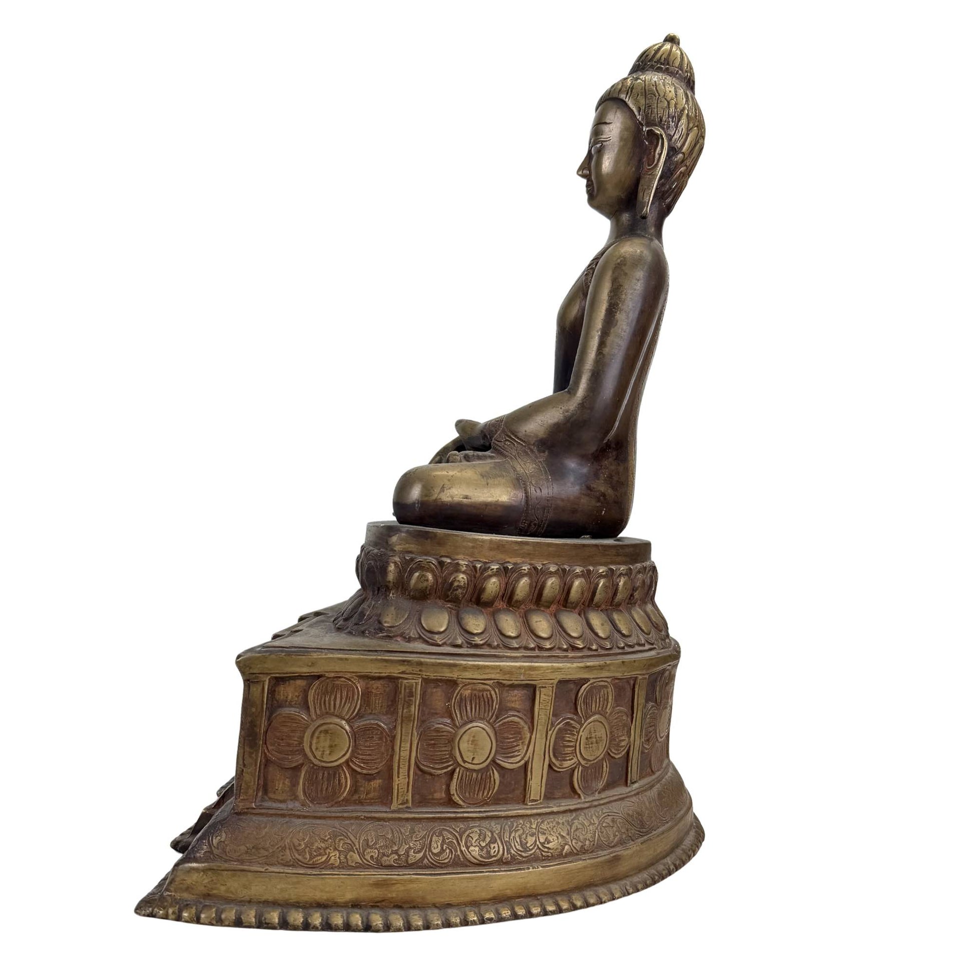 Museumswürdiger Himalaya-Buddha mit tiefer, dunkler Tempelpatina und ritueller Aura