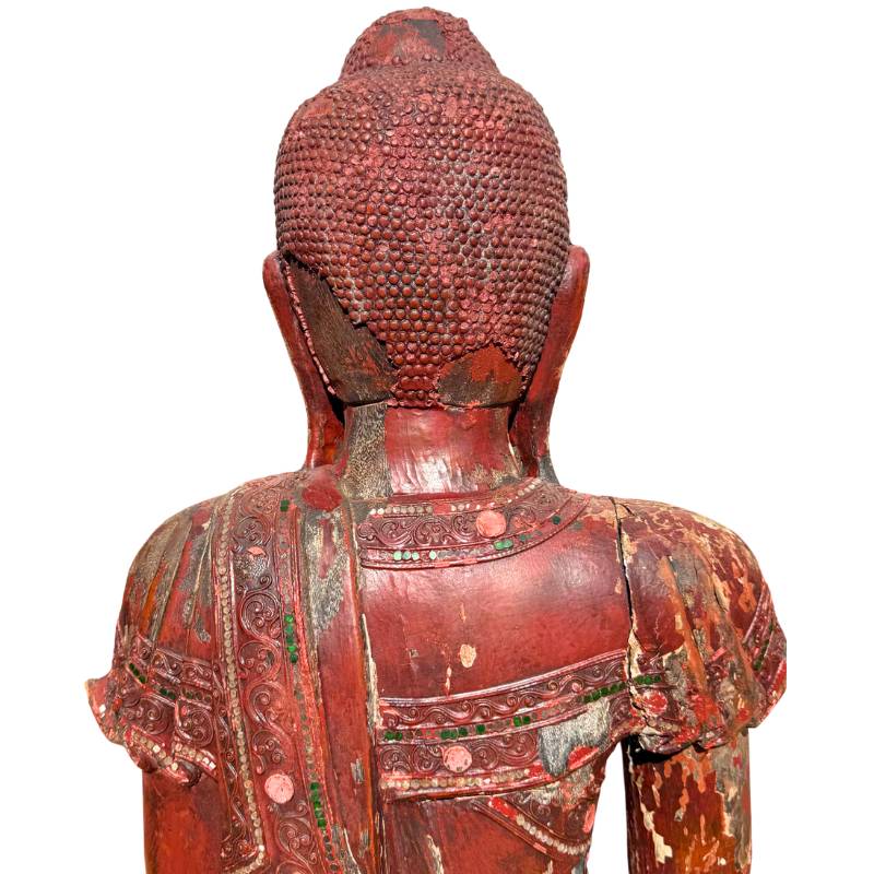 Buddha-Statue aus Myanmar mit traditioneller Intarsienverzierung
...