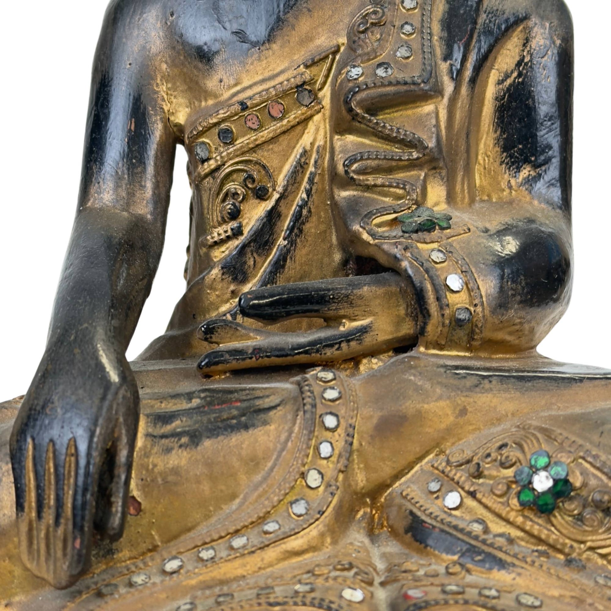 Myanmar-Buddha als stimmungsvolle Wohndekoration