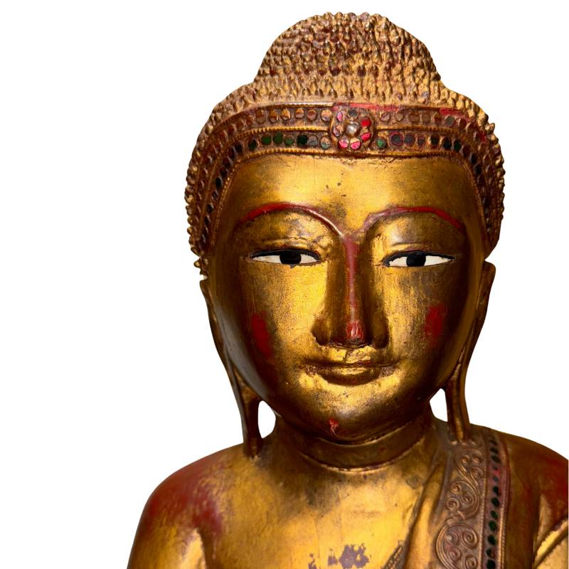 Andachtsstatue aus Myanmar, aus Holz gefertigt, mit vergoldeter Oberfläche und antikem Charakter
