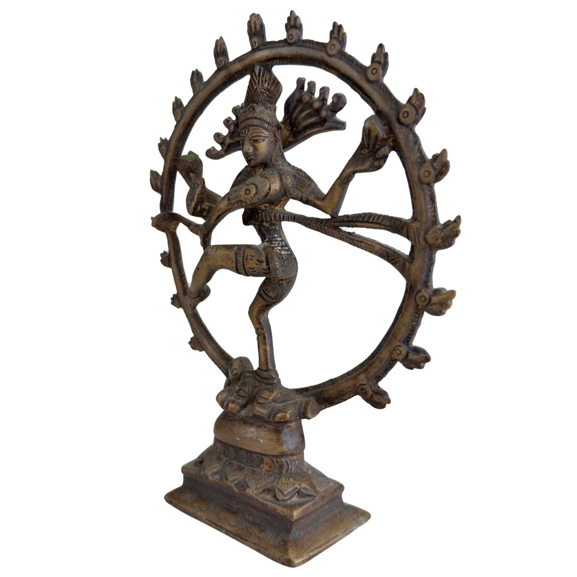 Nataraja-Statue mit elegantem, durchbrochenem Rahmen und Flammenverzierung