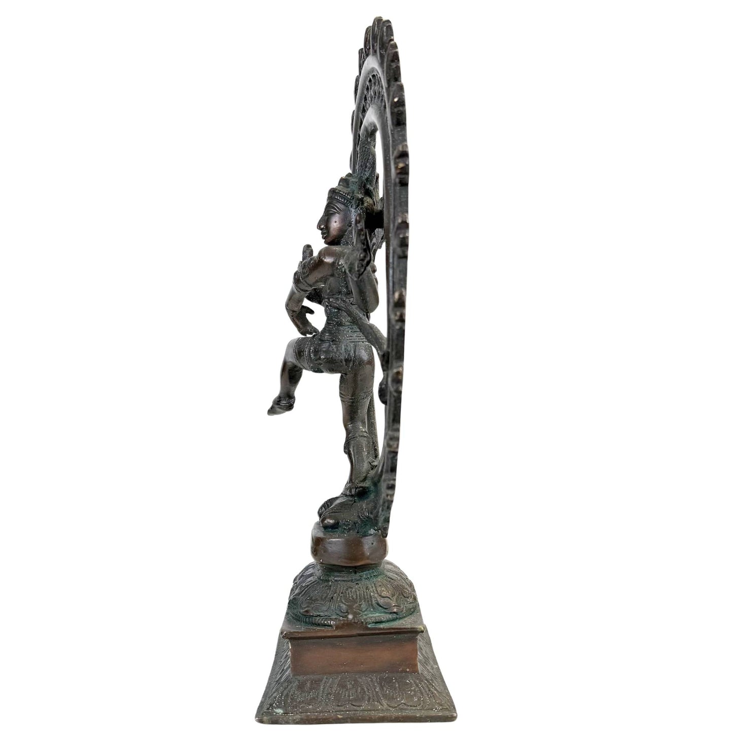 Nataraja-Tempelstatue aus Bronze mit fein gravierten Details, ausdrucksstarkem Gesicht und im traditionellen südindischen Stil