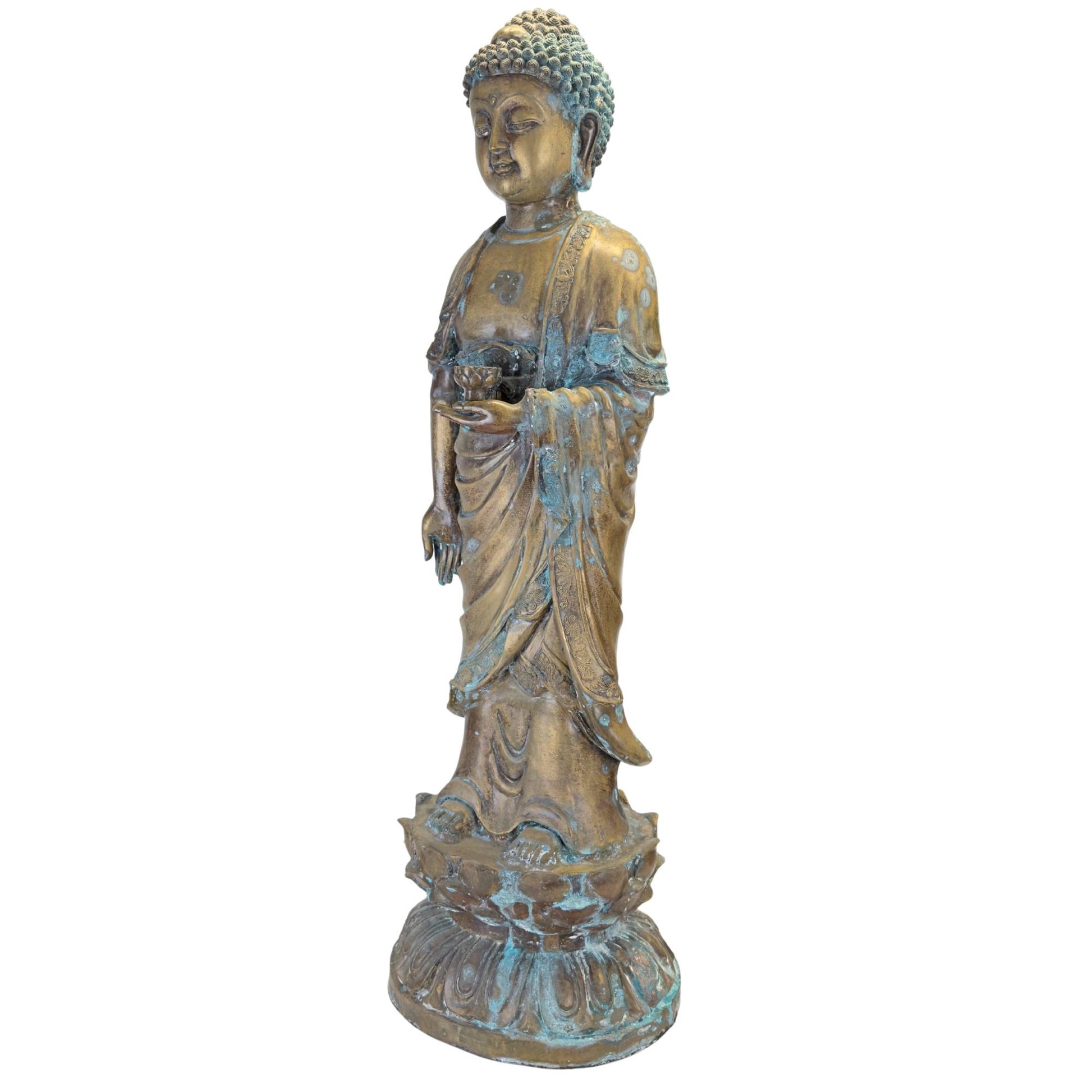 Detail der natürlichen Kupferpatina auf einer chinesischen Medizinbuddha-Figur aus Bronze.