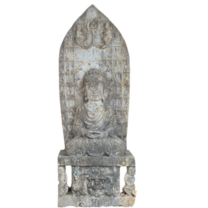 Grote Nepalese kalkstenen Boeddha-stele met tempelreliëf, vooraanzicht