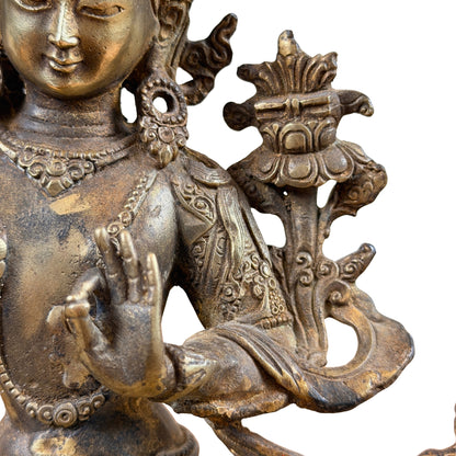 Manjushris Handgeste vor der Brust und das Buch auf dem Lotus neben der Schulter