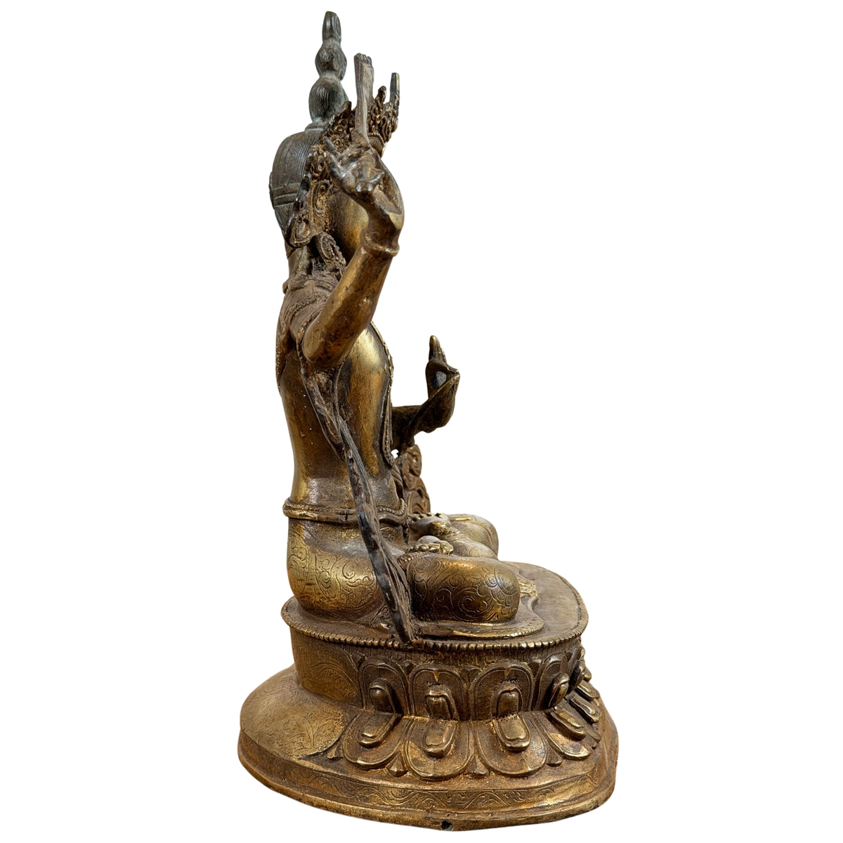 Seitenansicht von Manjushri mit erhobenem Schwertarm und tiefem Lotossockel