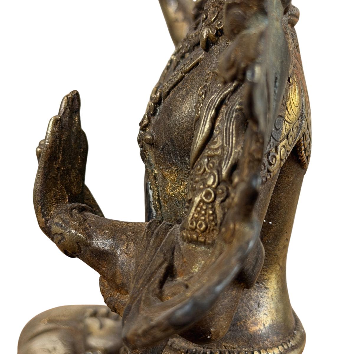 Zijaanzicht van borst, handgebaar en kralensieraden van Manjushri