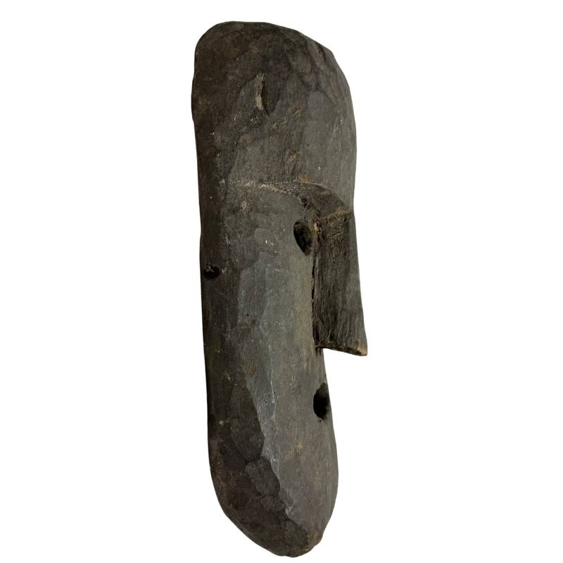 Nepalesische Holzmaske als traditionelles Ritualobjekt mit Charakter