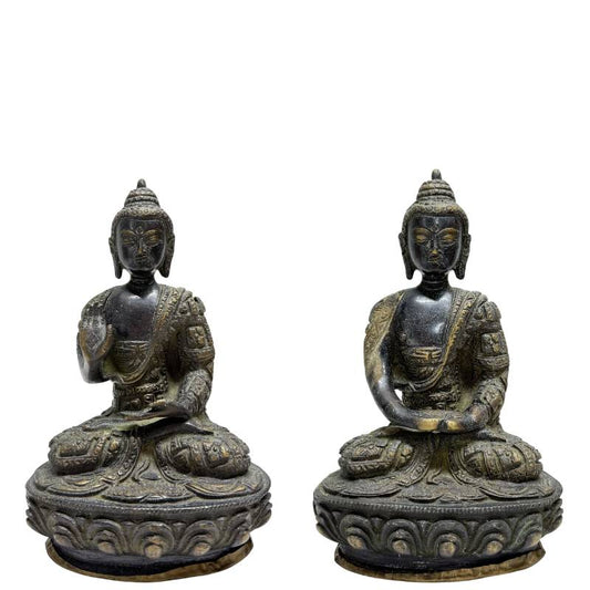 Nepalesisches Buddha-Paar aus feuervergoldeter Bronze im Newar-Stil mit Abhaya-Mudra