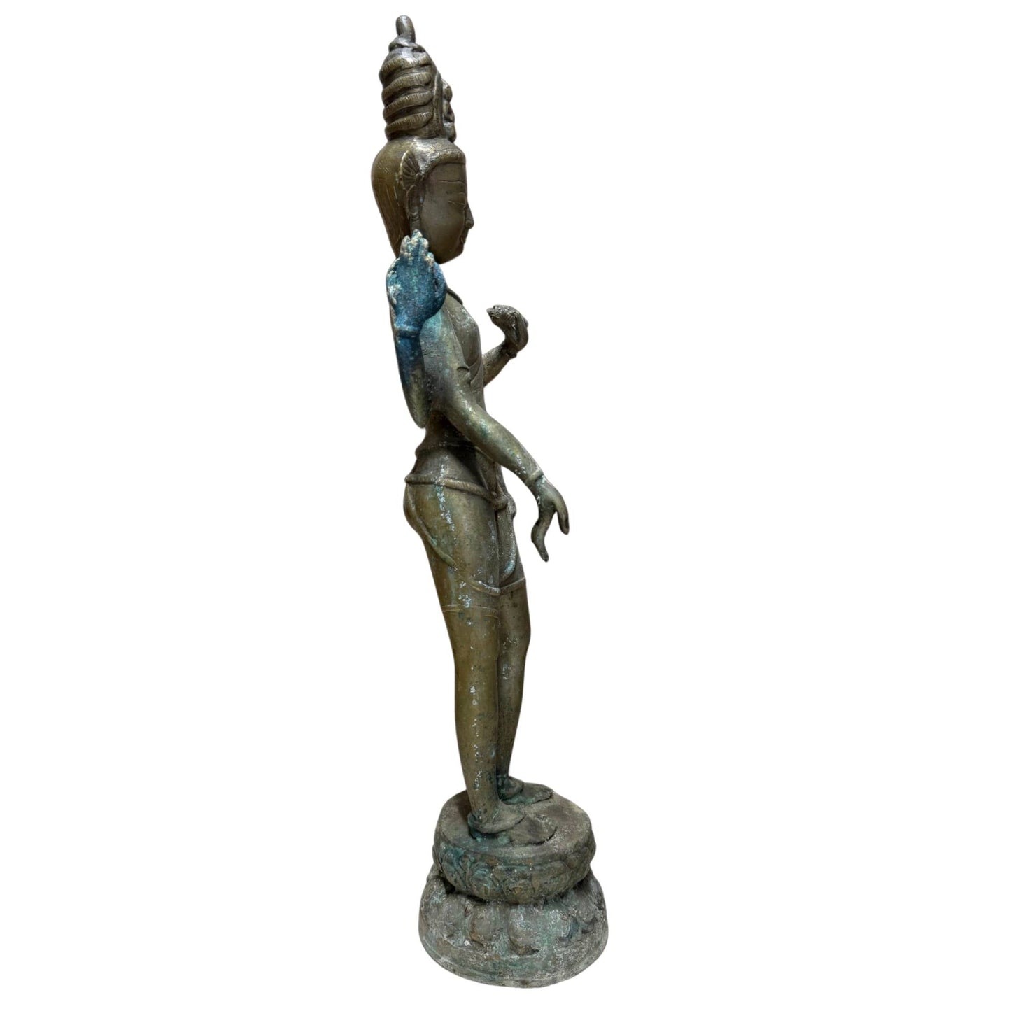 Nepalesischer vierarmiger Avalokiteshvara aus Bronze, 17. Jahrhundert – linke Seitenansicht