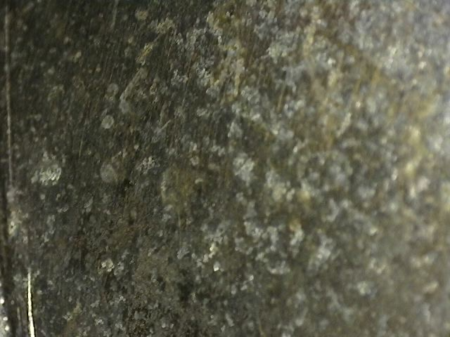 Nepalesischer Buddha aus silberfarbener Kupferlegierung, Abhaya-Mudra