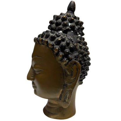 Devotiver buddhistischer Kopf aus Nepal, Bronzeguss mit originaler Feuerverzierung