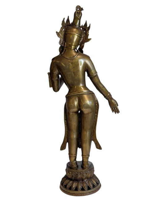 Stehende Tara aus Nepal, platziert auf einem klassischen Lotussockel
