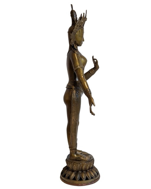 Bronzene Tara im nepalesischen Newar-Stil mit raffinierten Proportionen und anmutiger Form