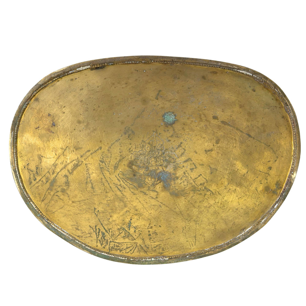 Originale Bodemplatte einer antiken Newar Bhaisajyaguru aus versilbertem Bronze mit graviertem doppeltem Vajra (Vishvavajra), natürlicher Abnutzung, alten Gebrauchsspuren und authentischer Patina.