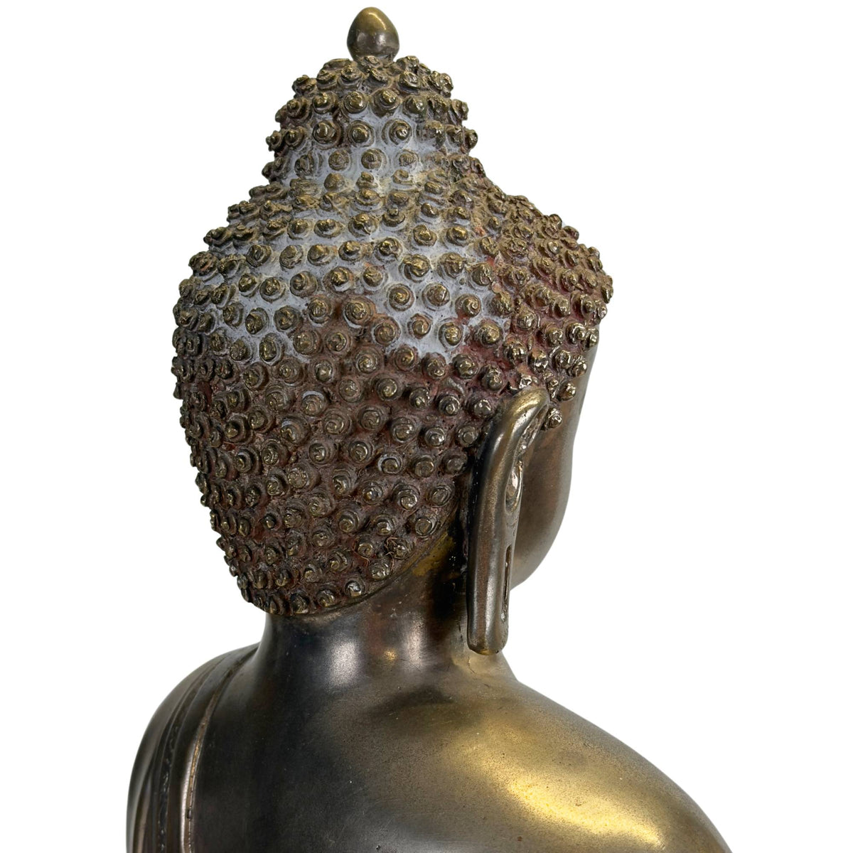 Detail der Uschnisha und der handgeformten Haarlocken einer antiken Newar Bhaisajyaguru aus silberbeschichteter Bronze, mit natürlicher Abnutzung, alter Patina und Resten ritueller Nutzung.