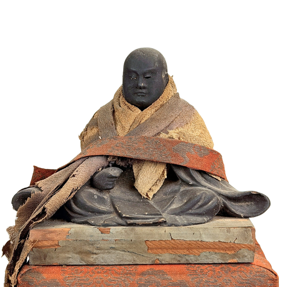 Oberkörper des antiken Nichiren Daishonin mit alter Kesa und Mönchsgewändern